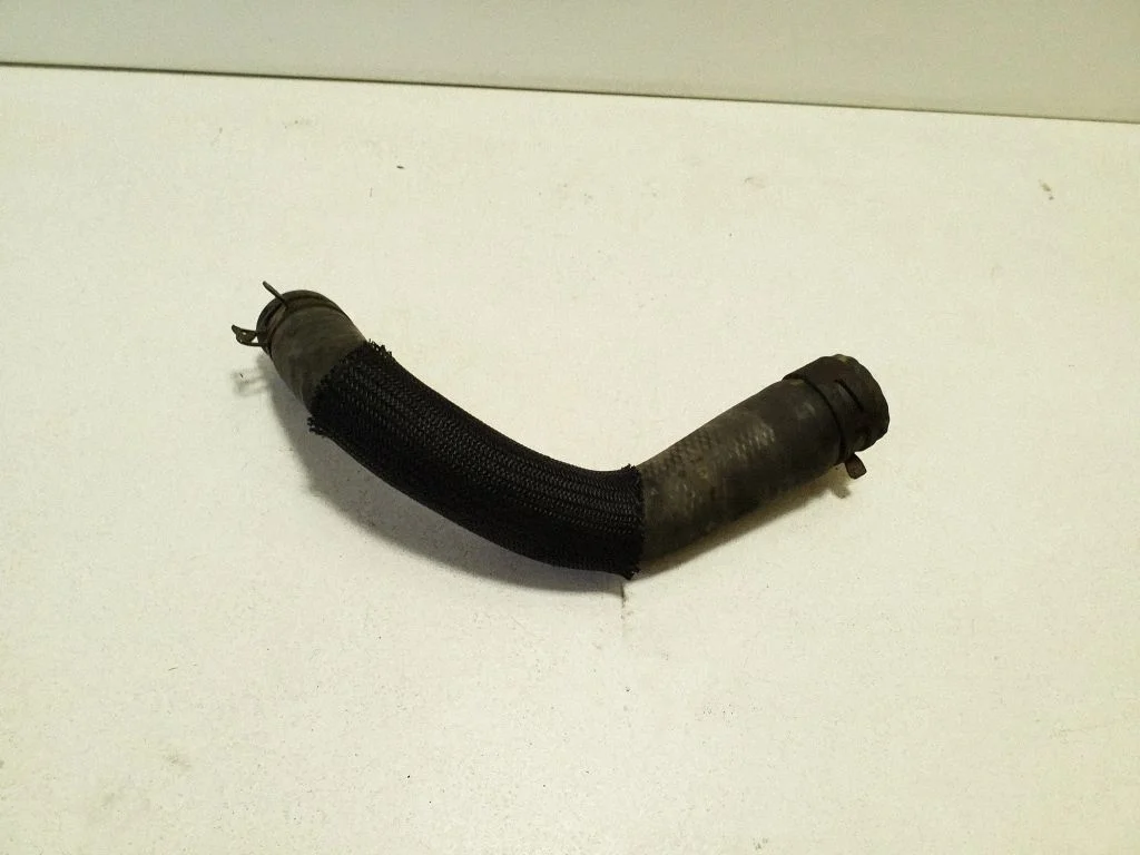 Engine coolant pipe/hose