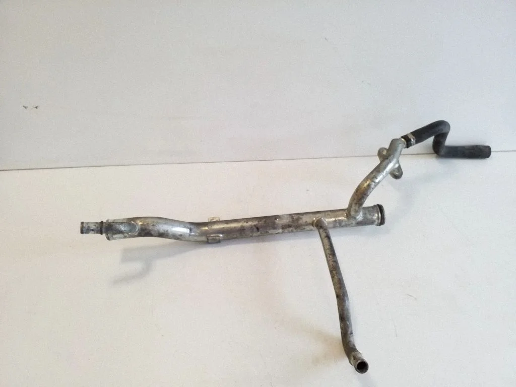 Engine coolant pipe/hose