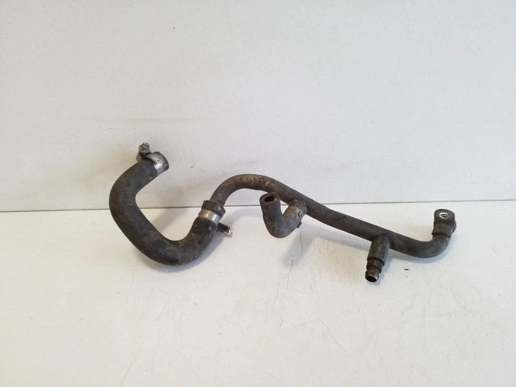 Engine coolant pipe/hose