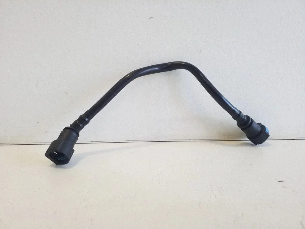 Engine coolant pipe/hose