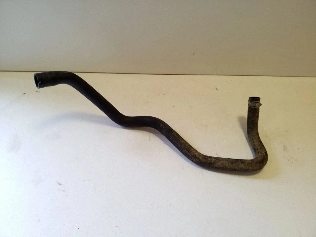 Engine coolant pipe/hose