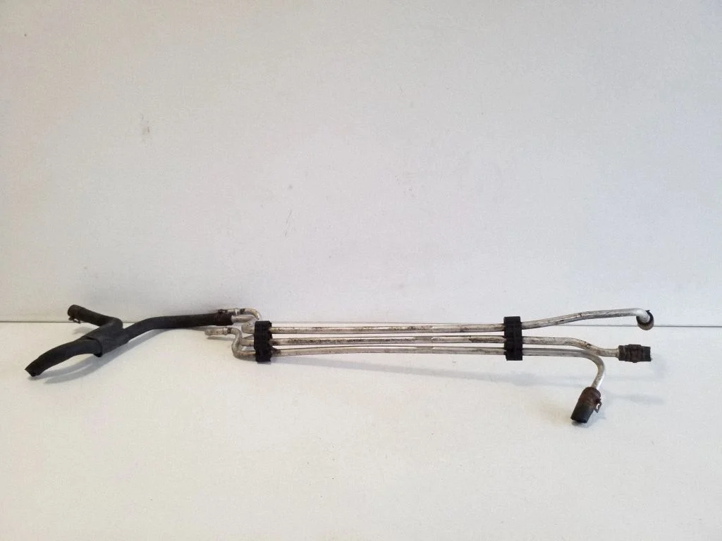 Engine coolant pipe/hose