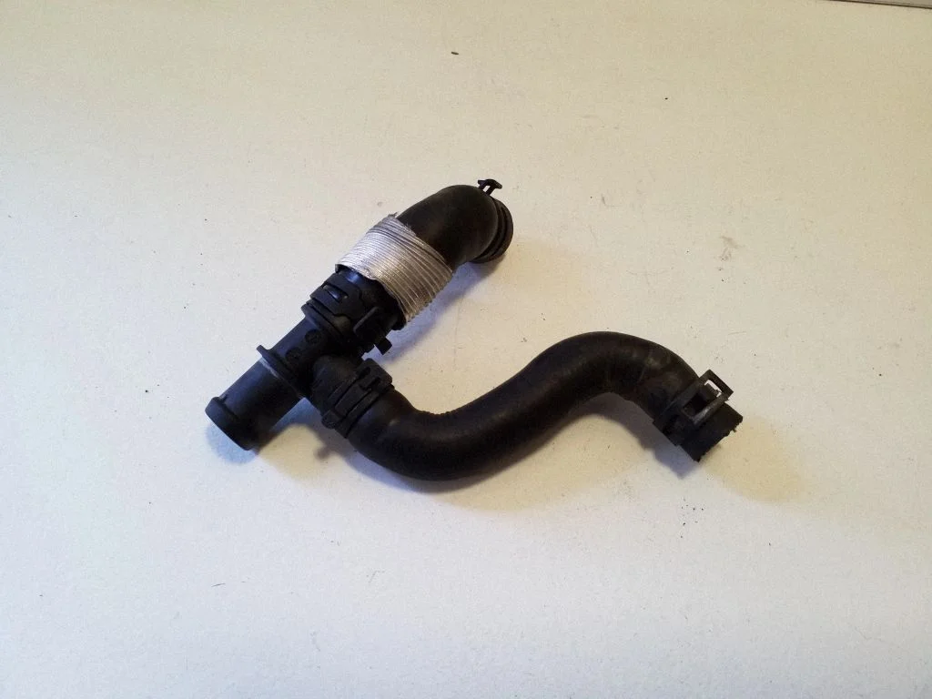 Engine coolant pipe/hose