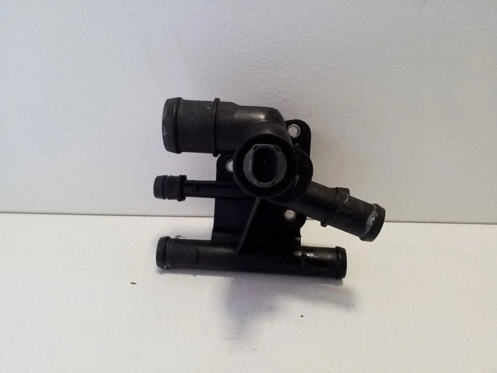 Engine coolant pipe/hose 06F121133G