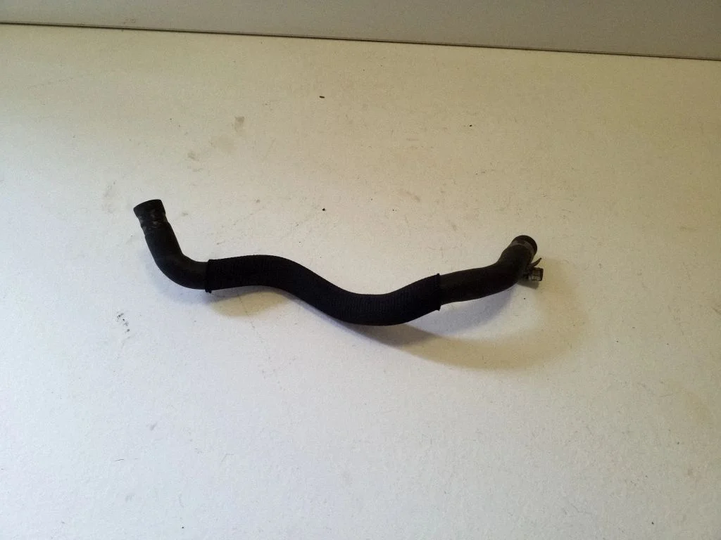Engine coolant pipe/hose