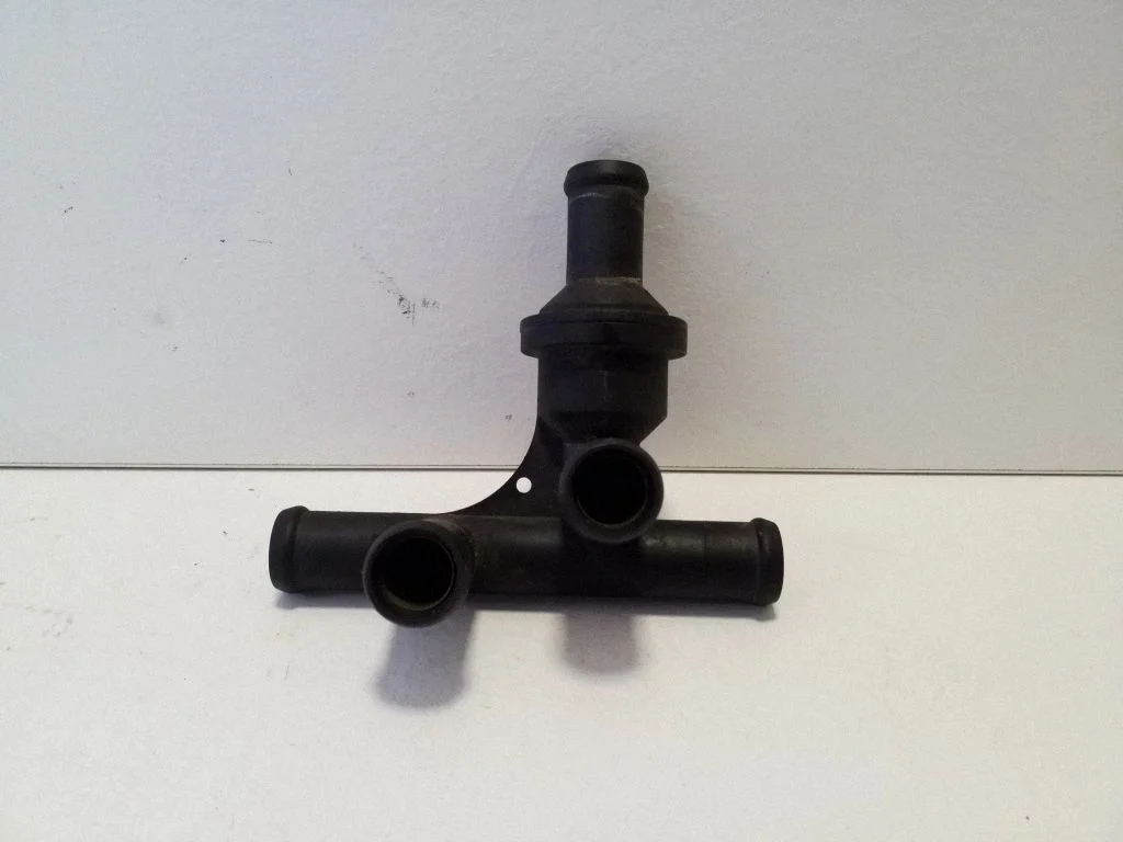 Engine coolant pipe/hose