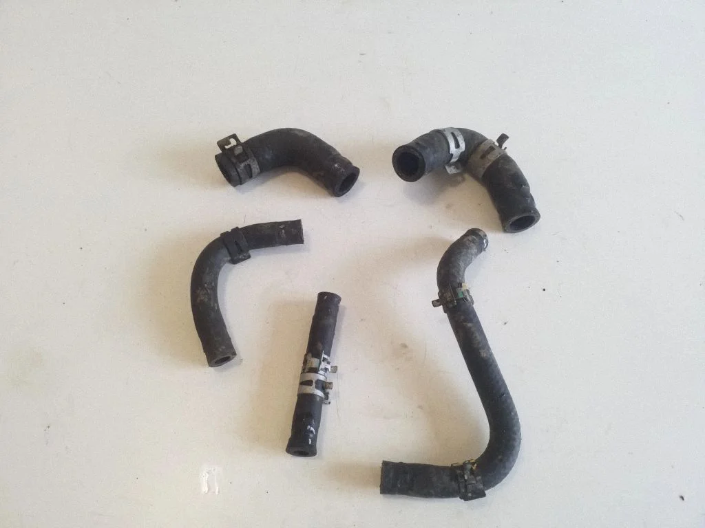 Engine coolant pipe/hose