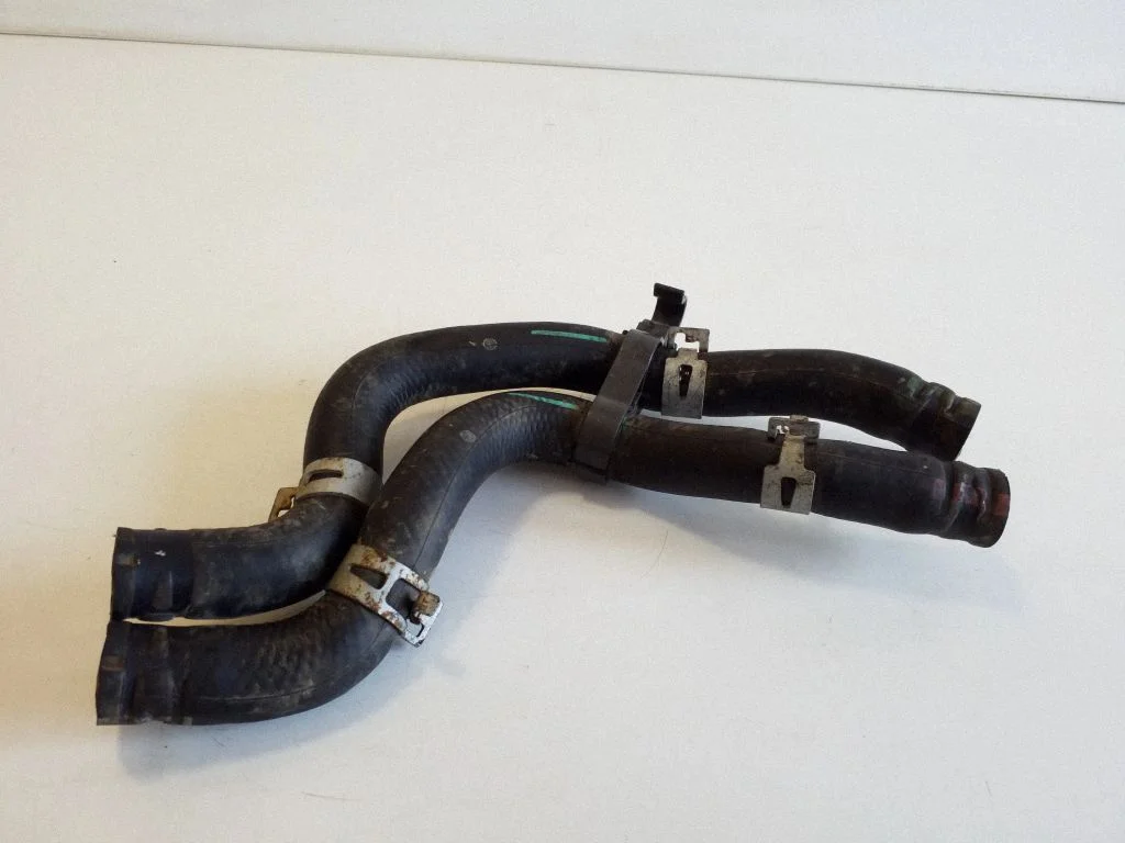 Engine coolant pipe/hose