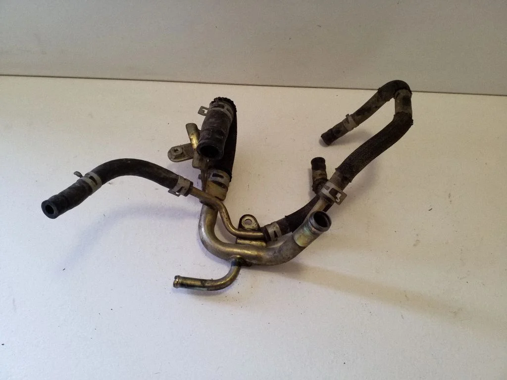 Engine coolant pipe/hose