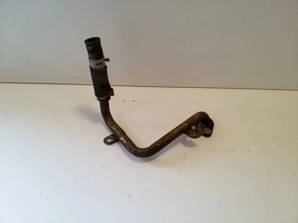 Engine coolant pipe/hose