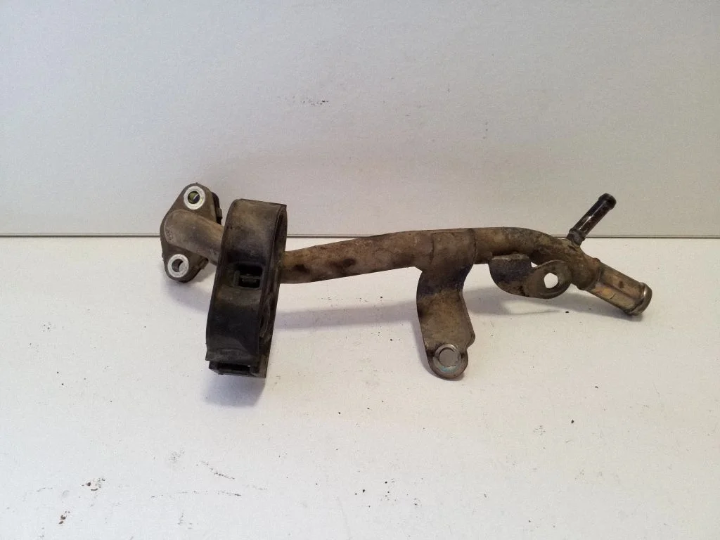 Engine coolant pipe/hose
