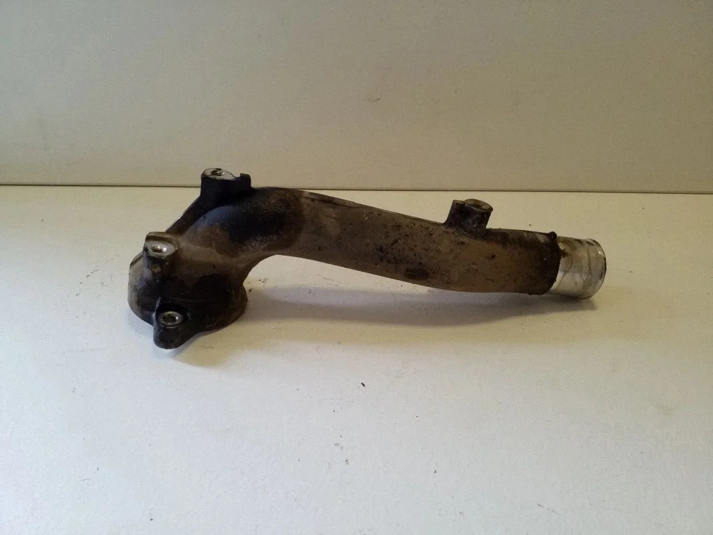 Engine coolant pipe/hose