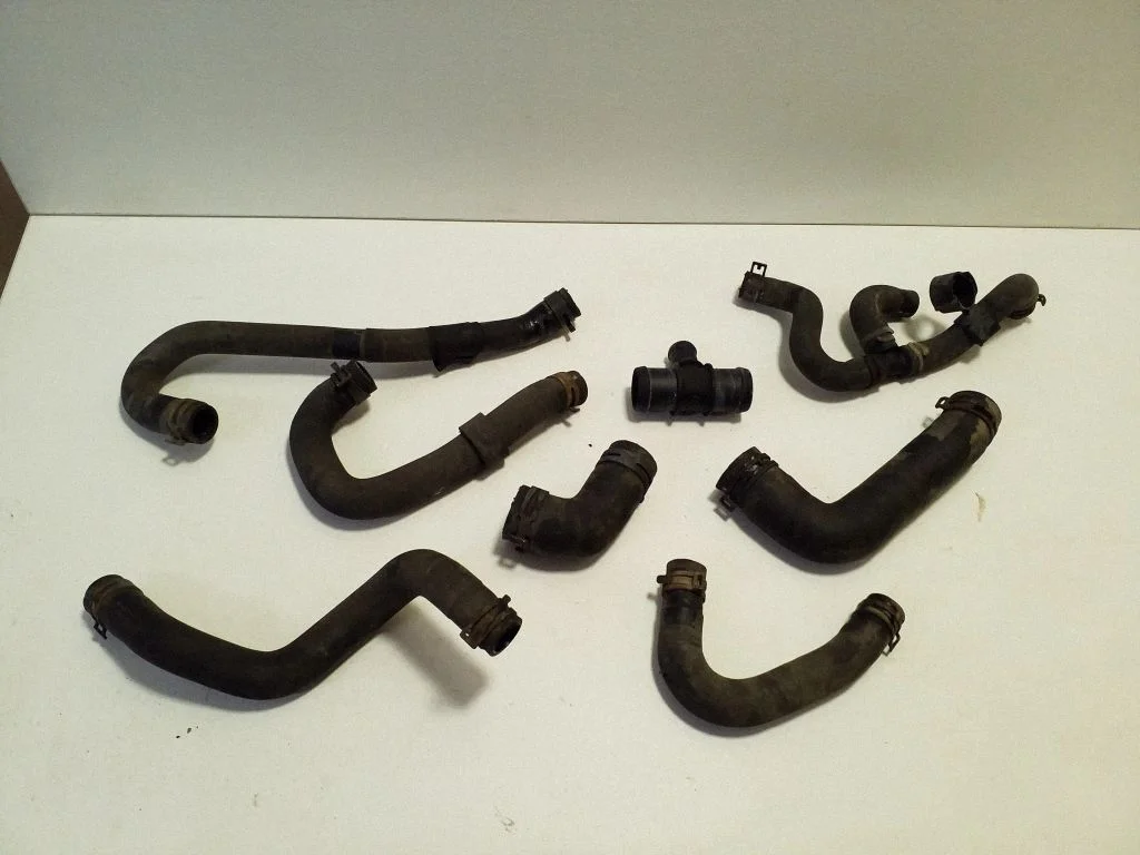Engine coolant pipe/hose 2H0122051N