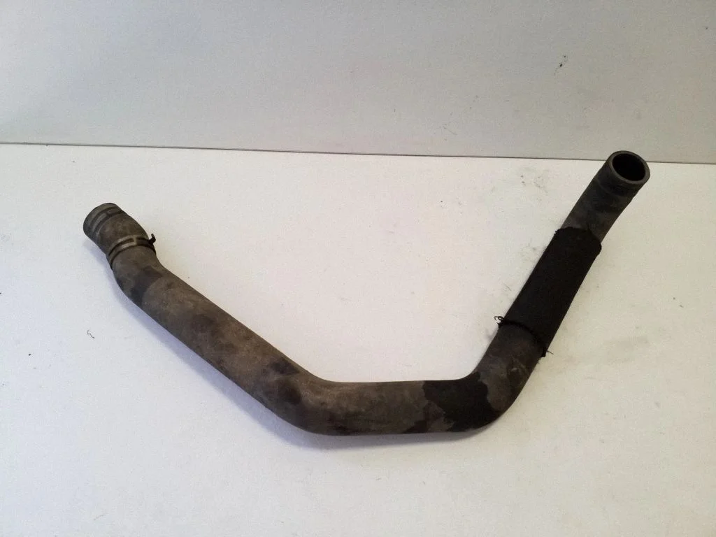 Engine coolant pipe/hose