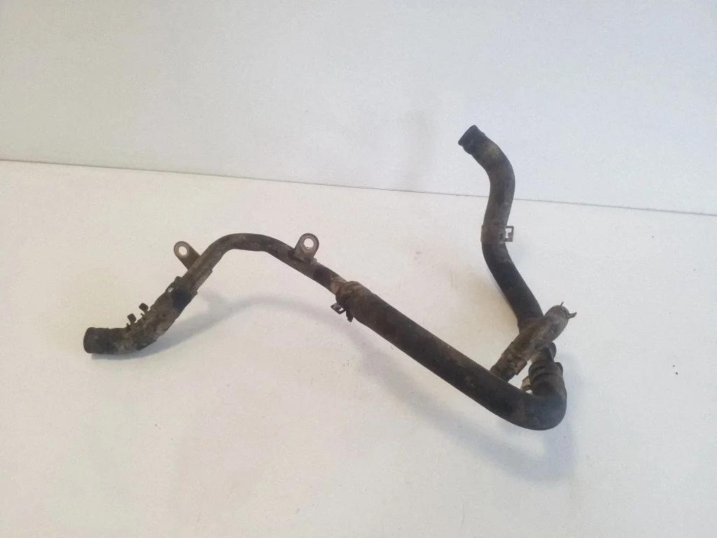Engine coolant pipe/hose