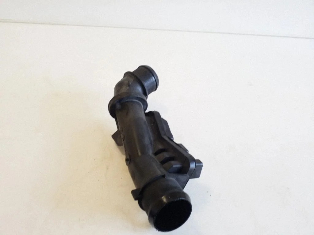 Engine coolant pipe/hose 98697