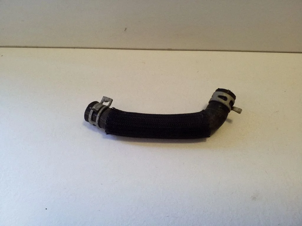 Engine coolant pipe/hose