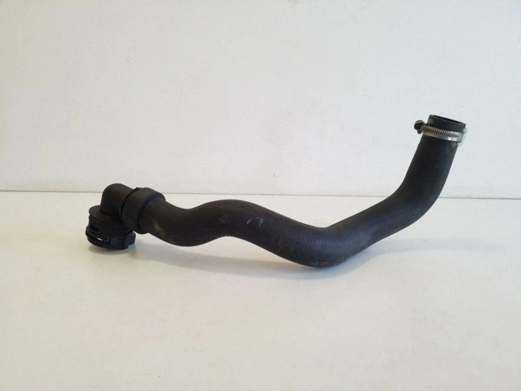 Engine coolant pipe/hose