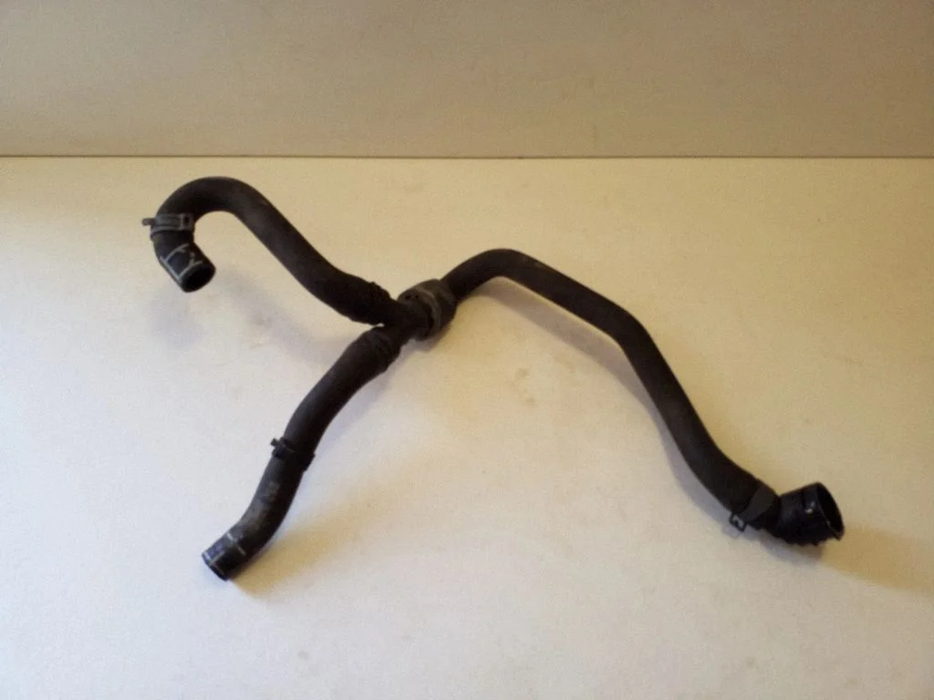 Engine coolant pipe/hose