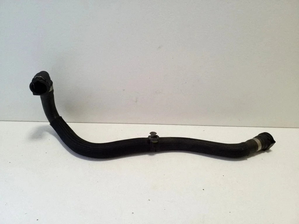 Engine coolant pipe/hose