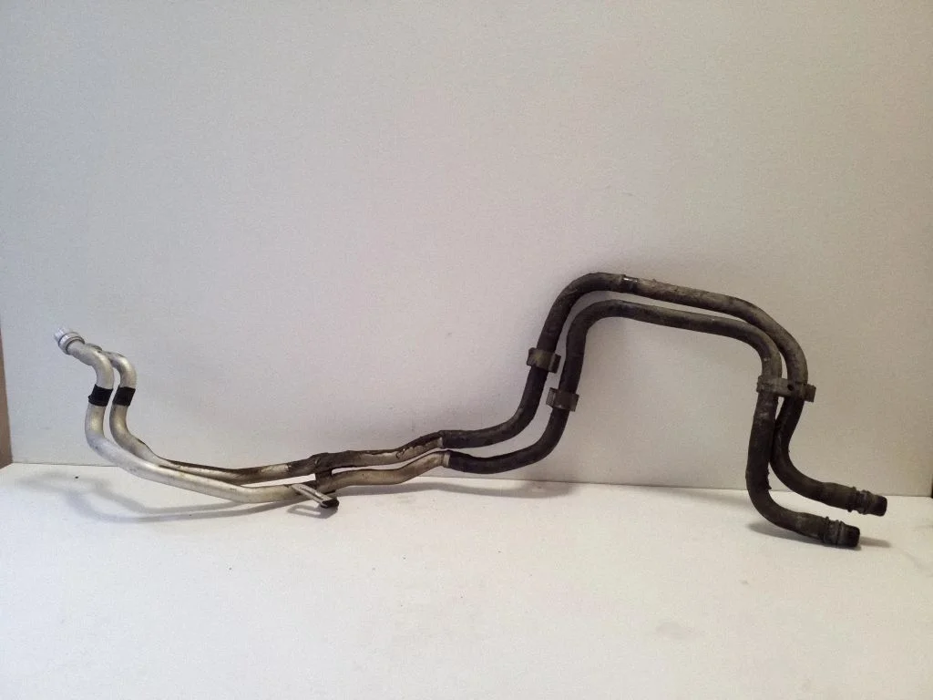 Engine coolant pipe/hose