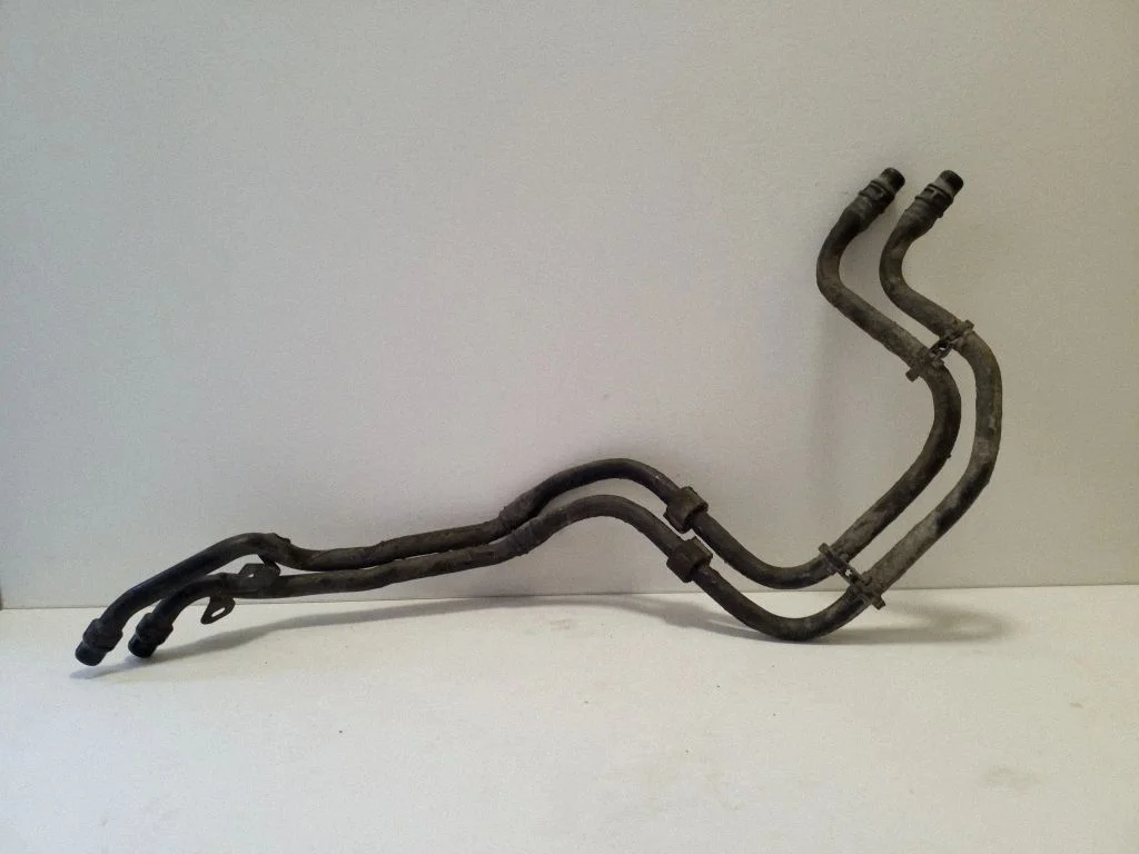 Engine coolant pipe/hose