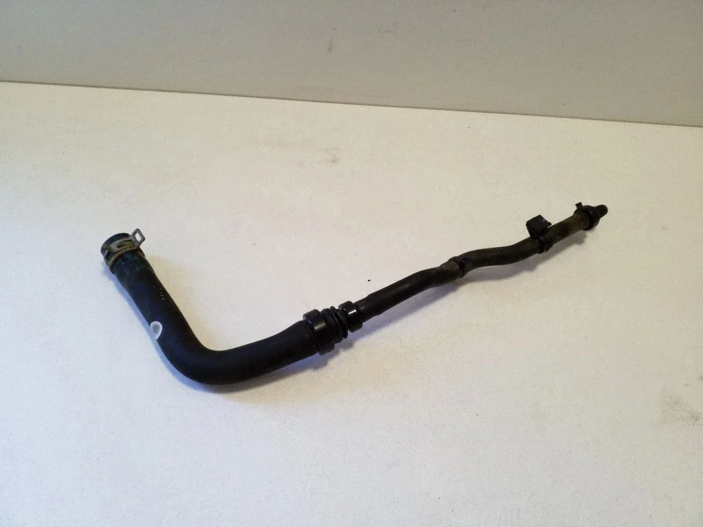 Engine coolant pipe/hose