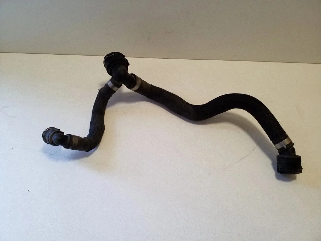 Engine coolant pipe/hose