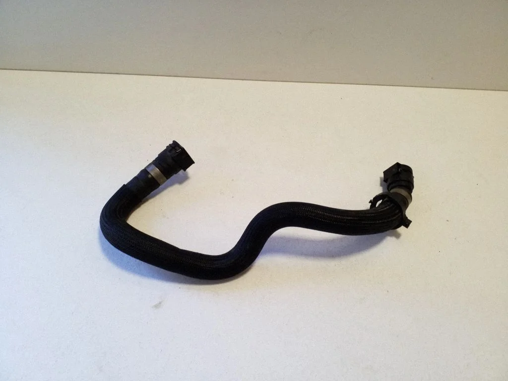 Engine coolant pipe/hose