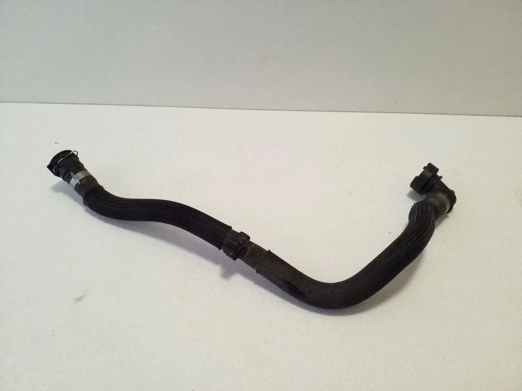 Engine coolant pipe/hose