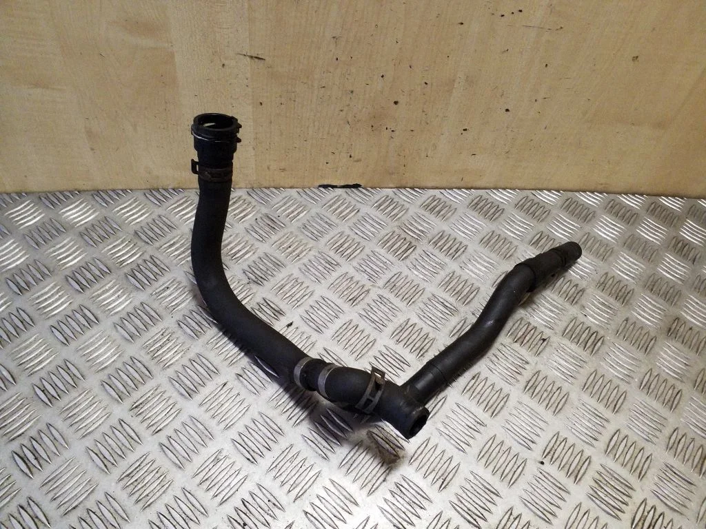 Engine coolant pipe/hose