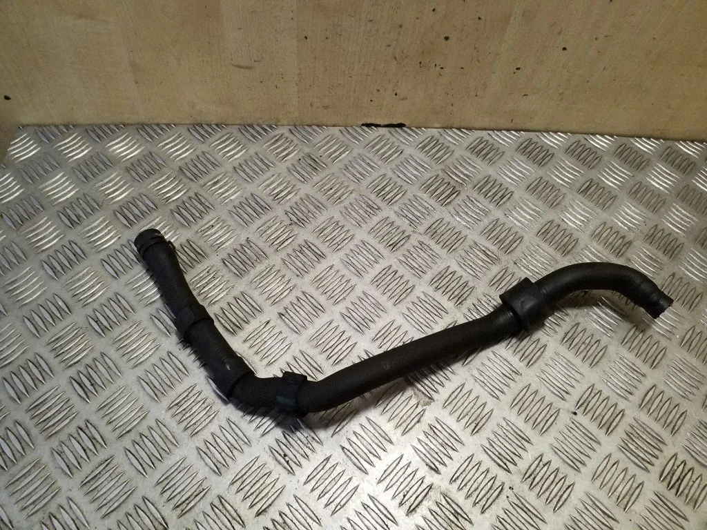Engine coolant pipe/hose