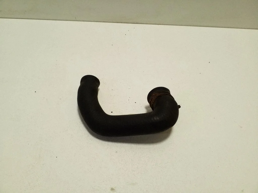 Engine coolant pipe/hose