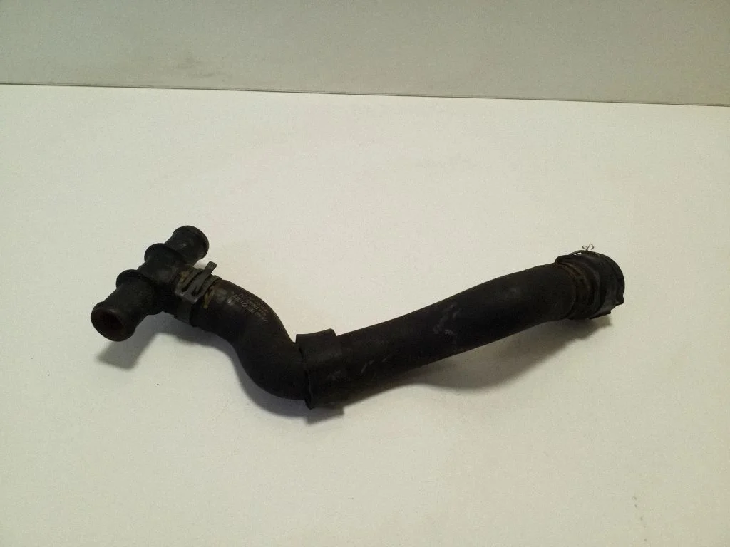 Engine coolant pipe/hose 7E0121073M