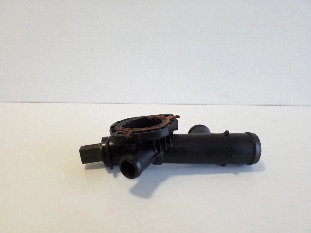 Engine coolant pipe/hose 03L121131K