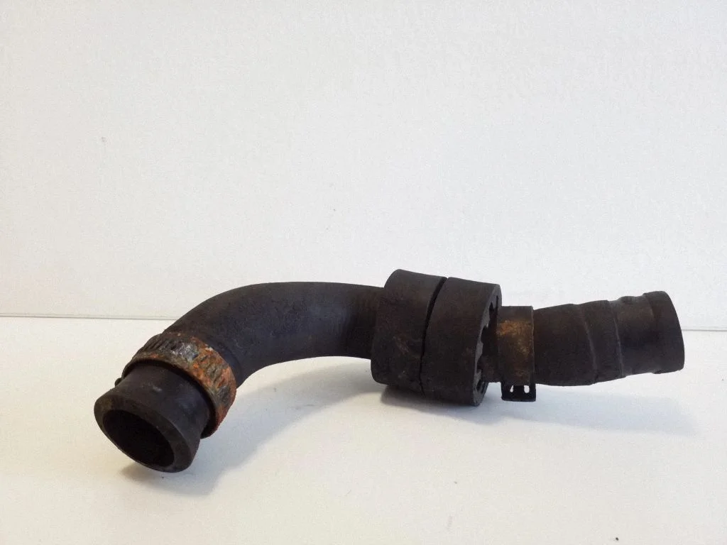 Engine coolant pipe/hose