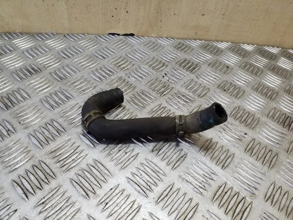 Engine coolant pipe/hose