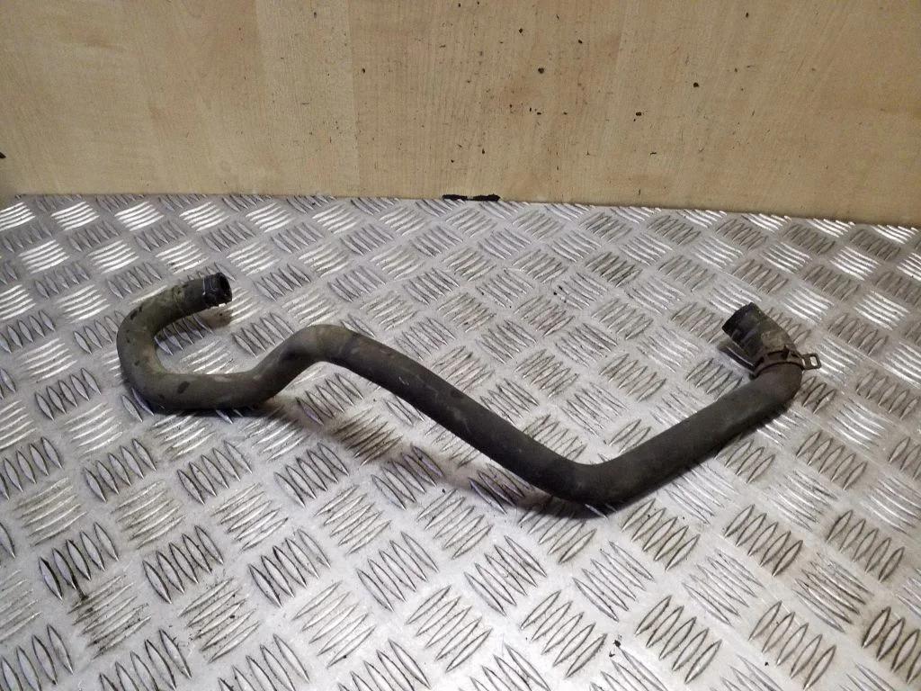 Engine coolant pipe/hose