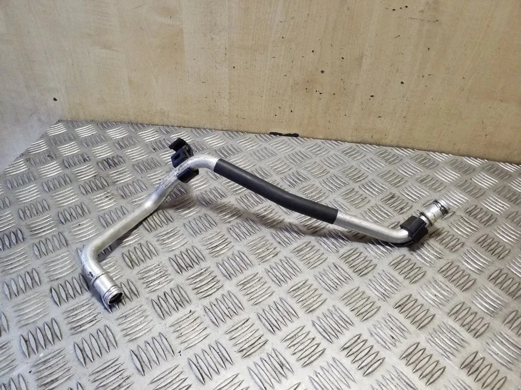 Engine coolant pipe/hose 7P0819926B