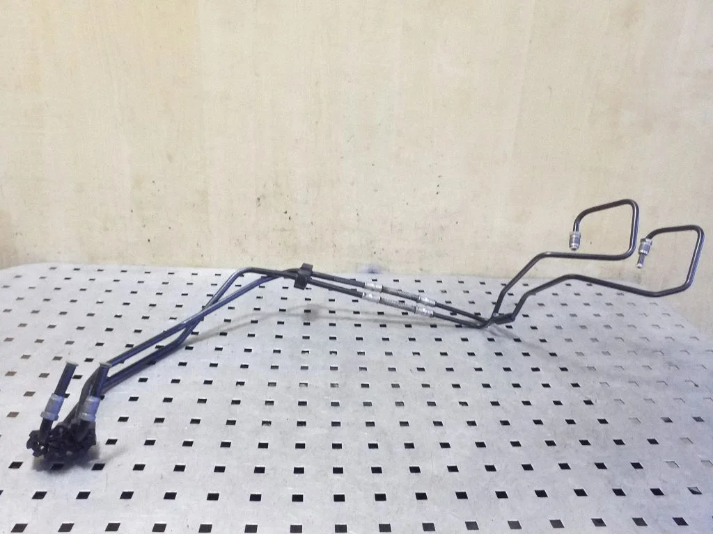 Engine coolant pipe/hose