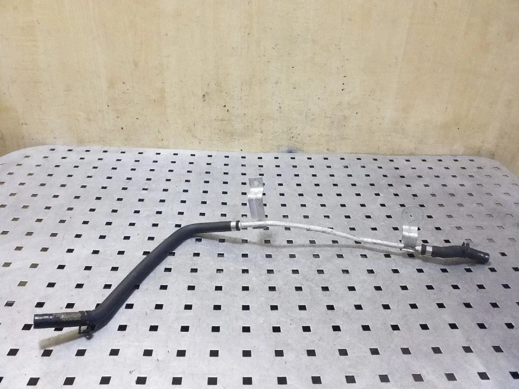 Engine coolant pipe/hose A2425011425