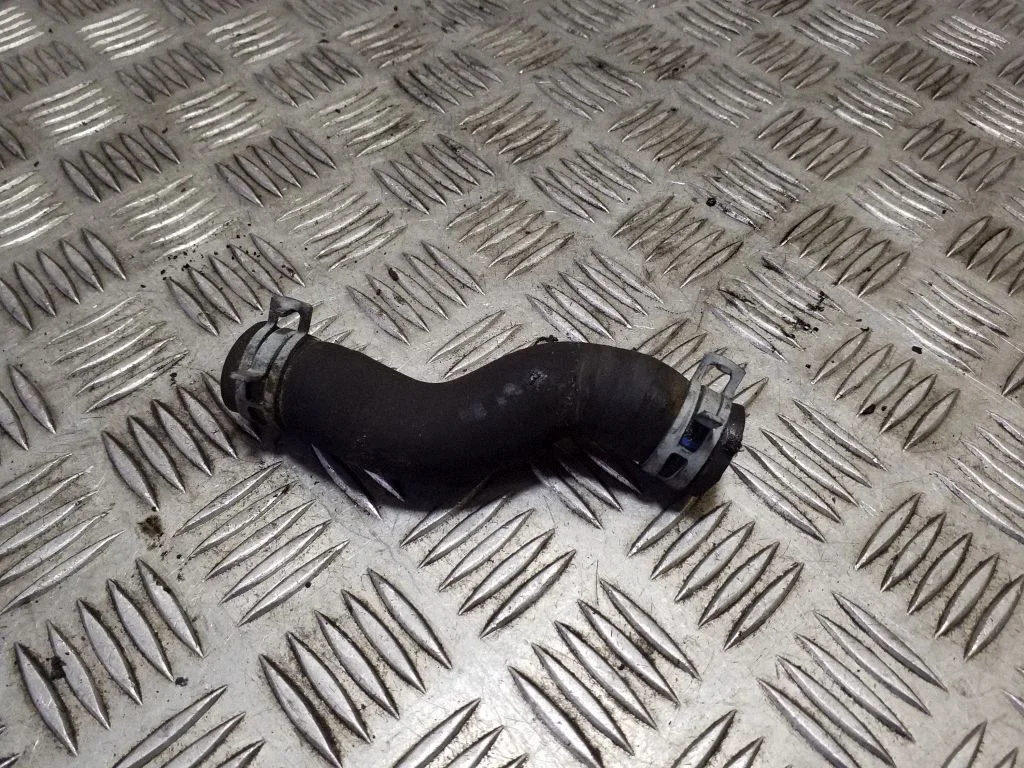 Engine coolant pipe/hose