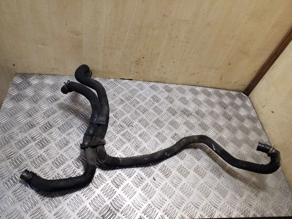 Engine coolant pipe/hose