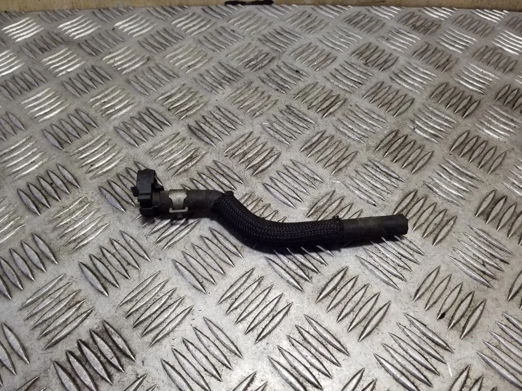 Engine coolant pipe/hose