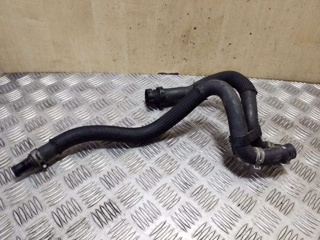Engine coolant pipe/hose