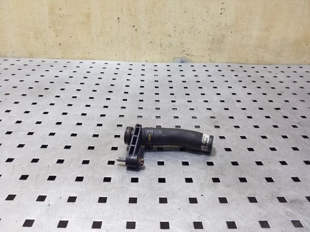 Engine coolant pipe/hose
