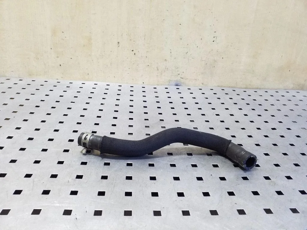 Engine coolant pipe/hose