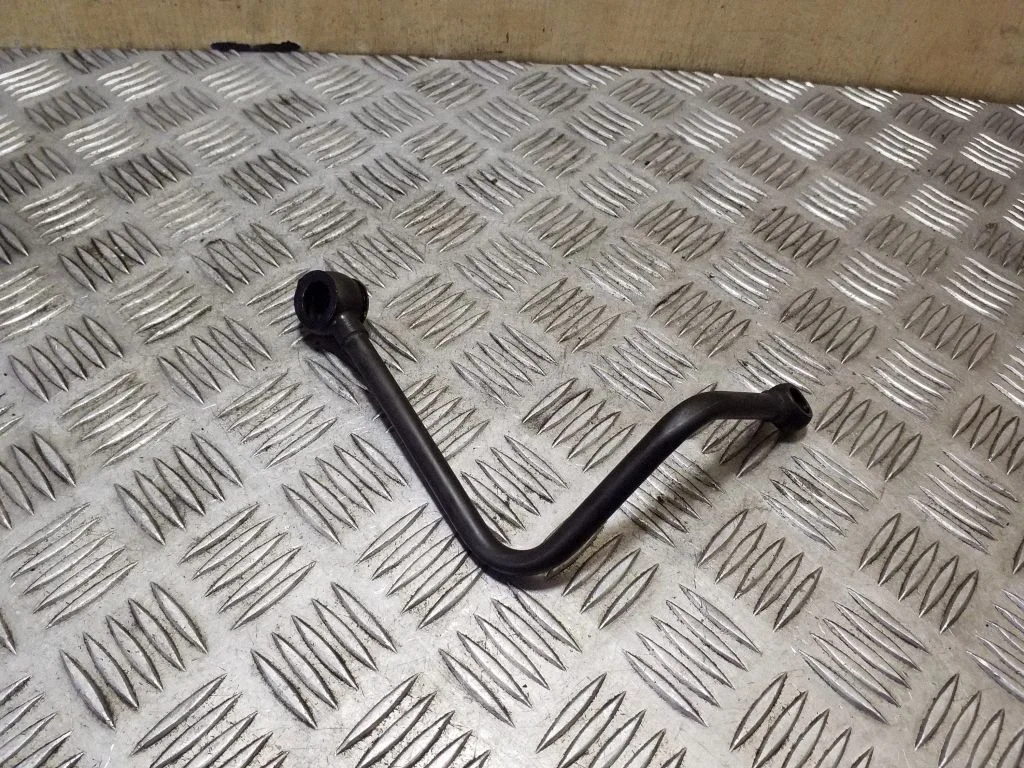Engine coolant pipe/hose