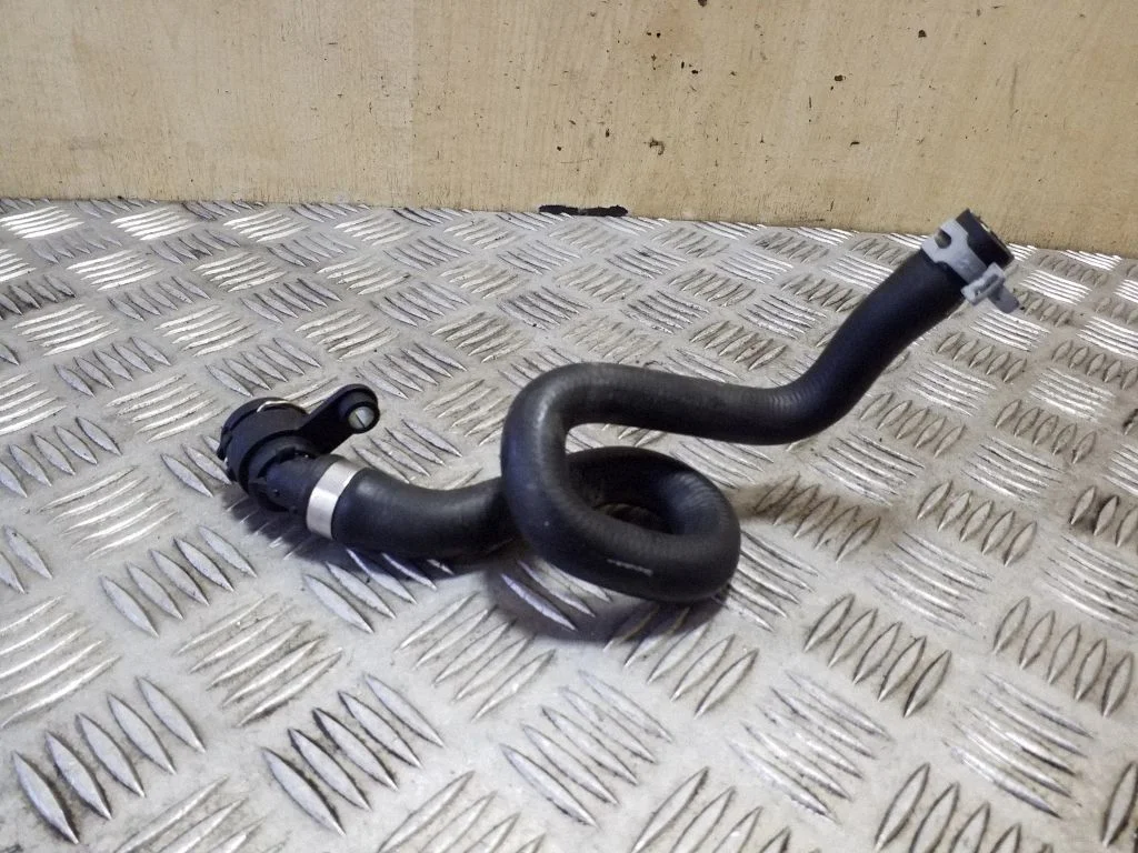Engine coolant pipe/hose