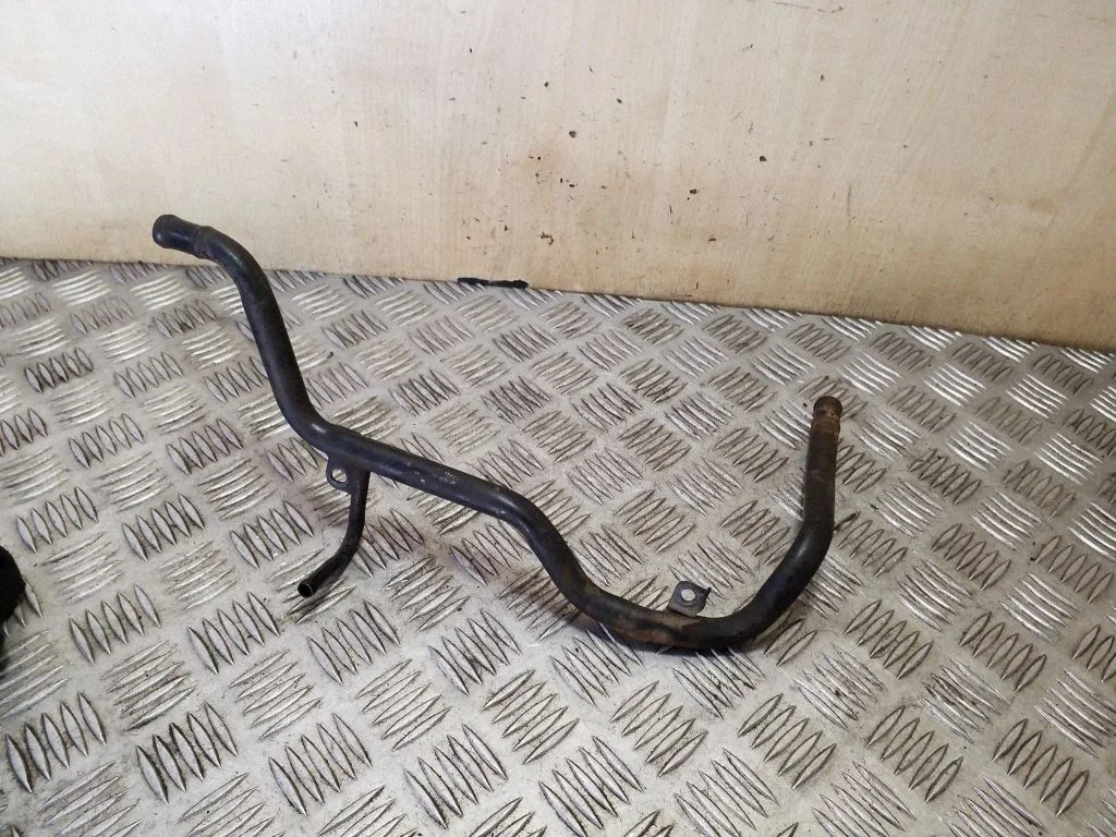 Engine coolant pipe/hose